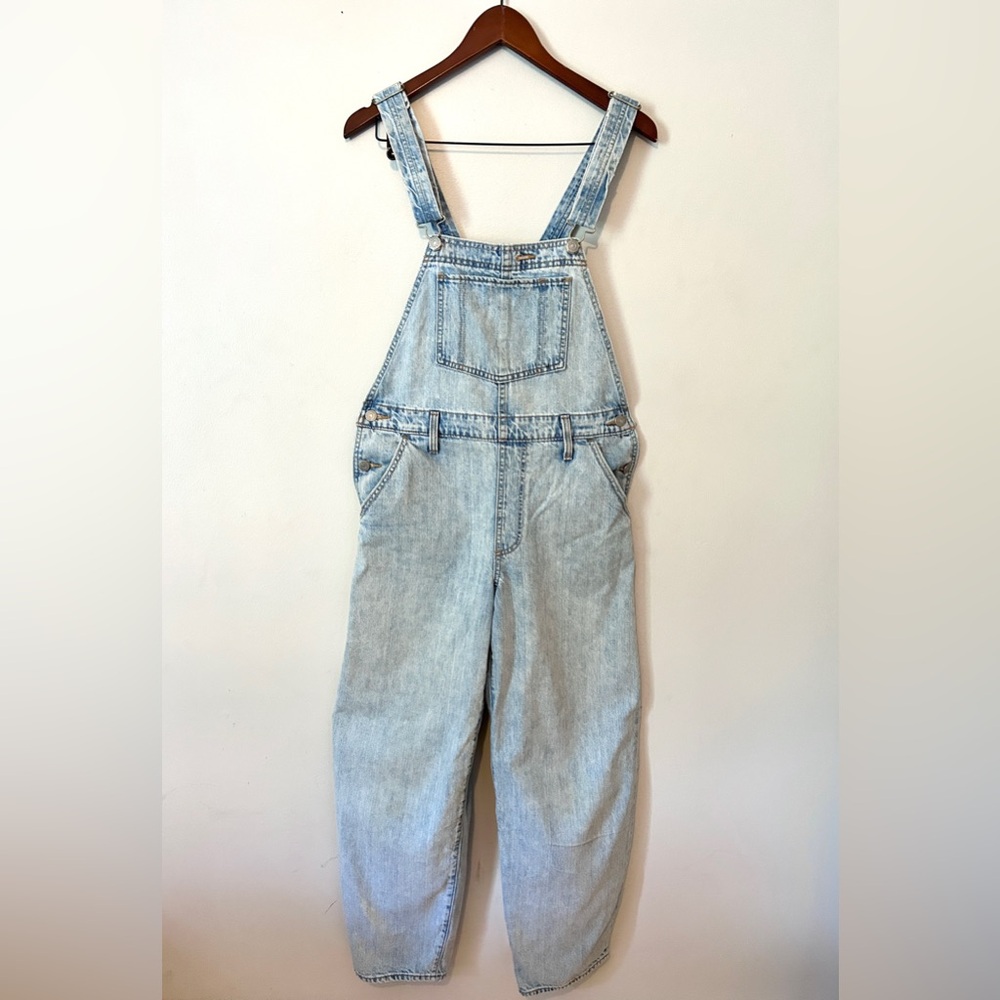 Women’s wide leg Levi’s Denim Overalls size Small